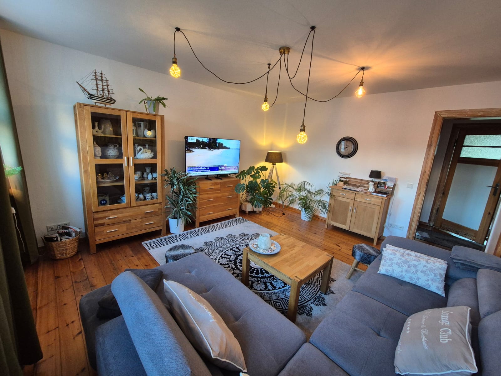 Wohnzimmer mit Blick zum Flur