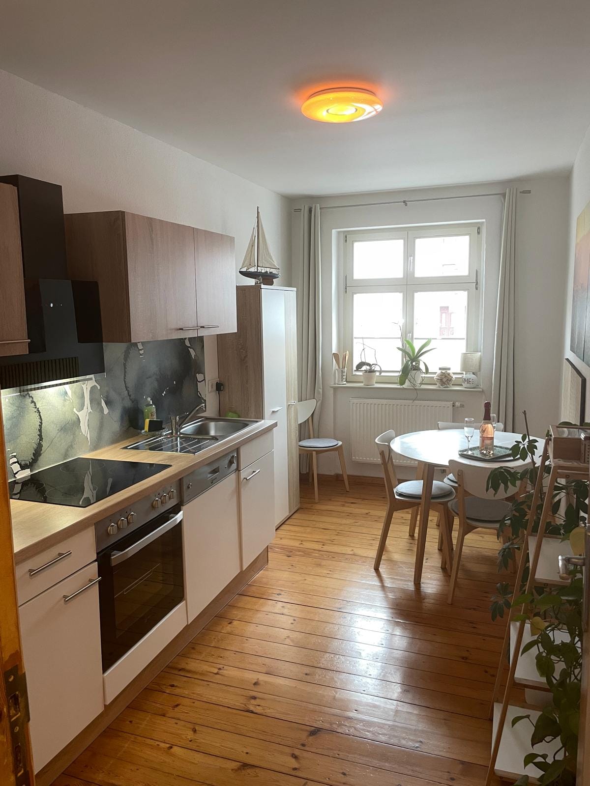 Komfortable Küche mit Essbereich